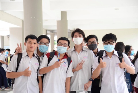 Sáng nay thi tốt nghiệp THPT môn văn: Đề thi sẽ liên quan COVID-19? - Ảnh 1. Sáng nay thi tốt nghiệp THPT môn văn: Đề thi sẽ liên quan COVID-19? - Ảnh 1.