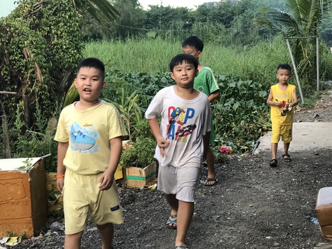 Đời ve chai - tìm miếng ăn từ rác - Kỳ cuối: Nước mắt, nụ cười xóm ve chai - Ảnh 3. Đời ve chai - tìm miếng ăn từ rác - Kỳ cuối: Nước mắt, nụ cười xóm ve chai - Ảnh 3.
