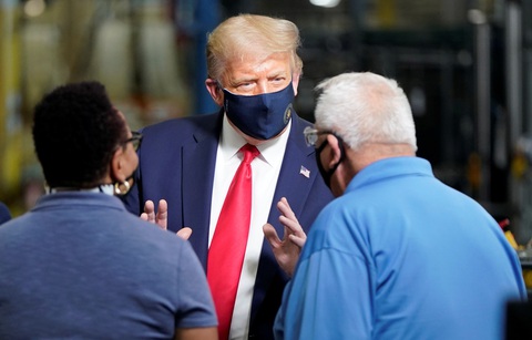 Ông Trump chơi tới, gì cũng làm miễn là thắng cử? - Ảnh 1. Ông Trump chơi tới, gì cũng làm miễn là thắng cử? - Ảnh 1.