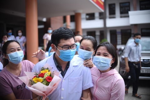 Thêm 10 cán bộ y tế từ Bình Định chi viện Quảng Nam chống dịch - Ảnh 2. Thêm 10 cán bộ y tế từ Bình Định chi viện Quảng Nam chống dịch - Ảnh 2.
