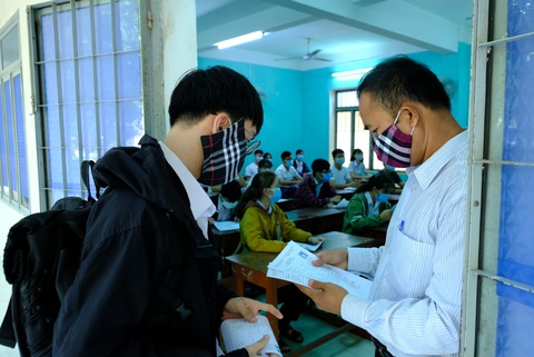 352 thí sinh của một trường học tại Quảng Ngãi phải dừng thi vì COVID-19 - Ảnh 2. 352 thí sinh của một trường học tại Quảng Ngãi phải dừng thi vì COVID-19 - Ảnh 2.