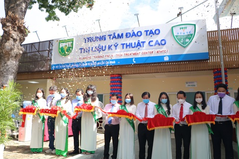 Thành lập Trung tâm Đào tạo - trị liệu kỹ thuật cao để phục vụ dạy và học - Ảnh 1. Thành lập Trung tâm Đào tạo - trị liệu kỹ thuật cao để phục vụ dạy và học - Ảnh 1.