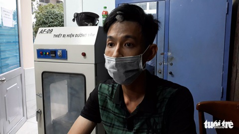Lời khai ban đầu của thanh niên cầm dao quyết đấu với bảo vệ chung cư - Ảnh 2. Lời khai ban đầu của thanh niên cầm dao quyết đấu với bảo vệ chung cư - Ảnh 2.