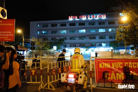 Lúc 0h đêm ở Bệnh viện C Đà Nẵng - Ảnh 2. Lúc 0h đêm ở Bệnh viện C Đà Nẵng - Ảnh 2.