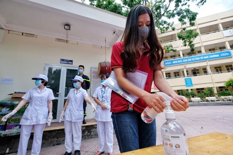 Thí sinh bắt đầu làm thủ tục thi tốt nghiệp THPT, kỳ thi chưa từng có - Ảnh 17. Thí sinh bắt đầu làm thủ tục thi tốt nghiệp THPT, kỳ thi chưa từng có - Ảnh 17.