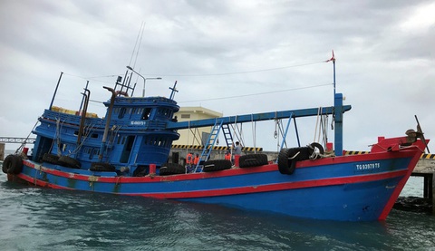 Cảnh sát biển bắt tàu chở 100.000 lít dầu DO không nguồn gốc - Ảnh 1. Cảnh sát biển bắt tàu chở 100.000 lít dầu DO không nguồn gốc - Ảnh 1.