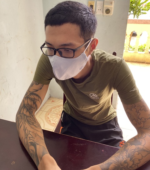 Bắt bị can lừa đảo người gửi hàng qua mạng sang Hàn Quốc - Ảnh 1. Bắt bị can lừa đảo người gửi hàng qua mạng sang Hàn Quốc - Ảnh 1.