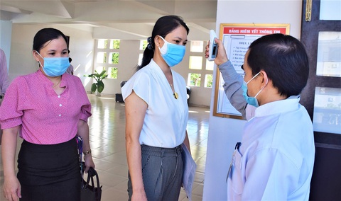 Thí sinh bắt đầu làm thủ tục thi tốt nghiệp THPT, kỳ thi chưa từng có - Ảnh 4. Thí sinh bắt đầu làm thủ tục thi tốt nghiệp THPT, kỳ thi chưa từng có - Ảnh 4.