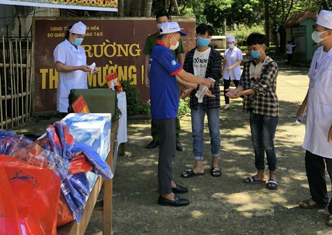 Thí sinh bắt đầu làm thủ tục thi tốt nghiệp THPT, kỳ thi chưa từng có - Ảnh 23. Thí sinh bắt đầu làm thủ tục thi tốt nghiệp THPT, kỳ thi chưa từng có - Ảnh 23.