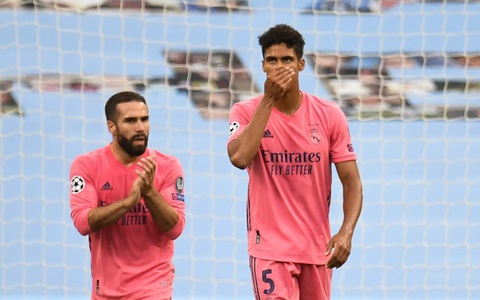 Varane được phong danh hài sau màn trình diễn thảm họa trước Man City - Ảnh 1. Varane được phong danh hài sau màn trình diễn thảm họa trước Man City - Ảnh 1.