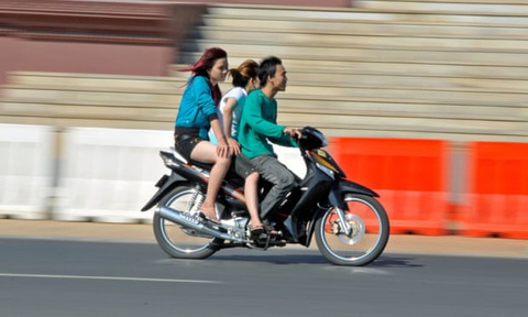 Dự luật cấm phụ nữ váy ngắn, đàn ông cởi trần bị phản đối kịch liệt ở Campuchia - Ảnh 1. Dự luật cấm phụ nữ váy ngắn, đàn ông cởi trần bị phản đối kịch liệt ở Campuchia - Ảnh 1.