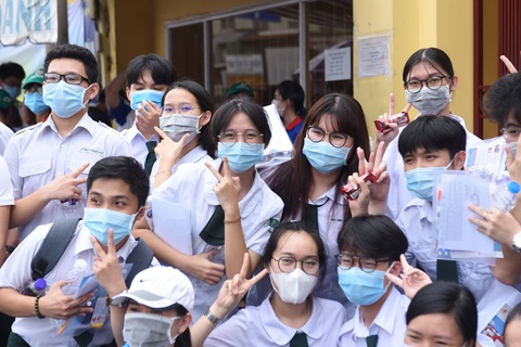 Bài giải gợi ý môn văn thi THPT 2020 - Ảnh 1. Bài giải gợi ý môn văn thi THPT 2020 - Ảnh 1.