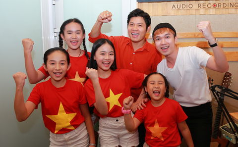 Hồng Vân, Dương Triệu Vũ, Phi Nhung... cùng Nguyễn Văn Chung hướng về Đà Nẵng - Ảnh 8. Hồng Vân, Dương Triệu Vũ, Phi Nhung... cùng Nguyễn Văn Chung hướng về Đà Nẵng - Ảnh 8.