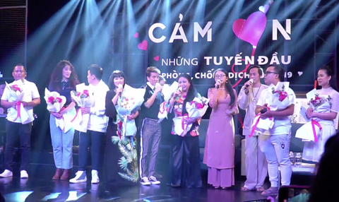 Đàm Vĩnh Hưng quyên 1 tỉ, tranh thơ Hoài Linh đấu giá 700 triệu, gửi miền Trung chống dịch - Ảnh 1. Đàm Vĩnh Hưng quyên 1 tỉ, tranh thơ Hoài Linh đấu giá 700 triệu, gửi miền Trung chống dịch - Ảnh 1.