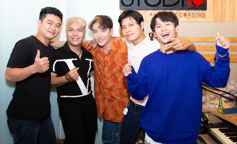 Hồng Vân, Dương Triệu Vũ, Phi Nhung... cùng Nguyễn Văn Chung hướng về Đà Nẵng - Ảnh 7. Hồng Vân, Dương Triệu Vũ, Phi Nhung... cùng Nguyễn Văn Chung hướng về Đà Nẵng - Ảnh 7.