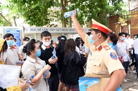 Thi tốt nghiệp THPT 2020: Những sự trợ giúp đặc biệt - Ảnh 11. Thi tốt nghiệp THPT 2020: Những sự trợ giúp đặc biệt - Ảnh 11.