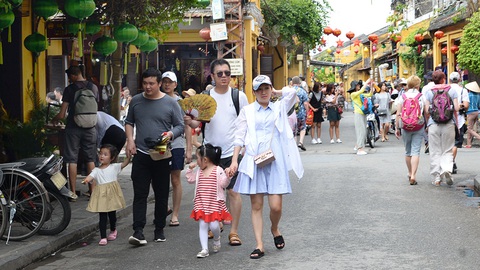 Du lịch đau đầu với hoãn, hủy tour - Ảnh 1. Du lịch đau đầu với hoãn, hủy tour - Ảnh 1.
