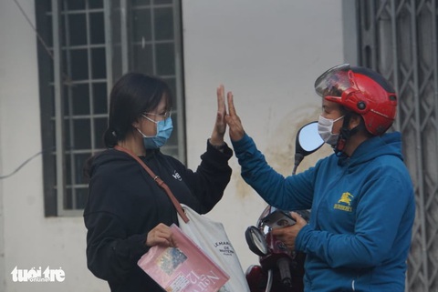 Yên tâm thi nhé con, đã có ba mẹ đây! - Ảnh 3. Yên tâm thi nhé con, đã có ba mẹ đây! - Ảnh 3.