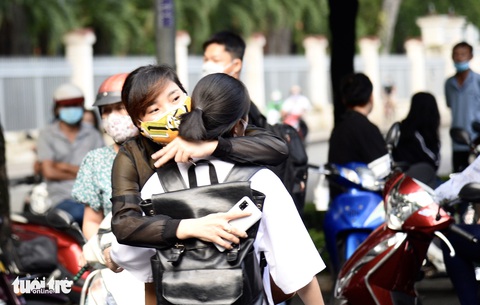Yên tâm thi nhé con, đã có ba mẹ đây! - Ảnh 10. Yên tâm thi nhé con, đã có ba mẹ đây! - Ảnh 10.