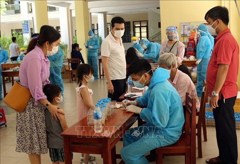 Hơn 700 du khách đăng ký về TP.HCM được lấy mẫu xét nghiệm COVID-19 - Ảnh 1. Hơn 700 du khách đăng ký về TP.HCM được lấy mẫu xét nghiệm COVID-19 - Ảnh 1.