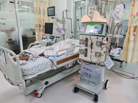 Áp dụng nhiều phương pháp lọc máu, cứu sống bé gái uống thuốc diệt cỏ - Ảnh 1. Áp dụng nhiều phương pháp lọc máu, cứu sống bé gái uống thuốc diệt cỏ - Ảnh 1.