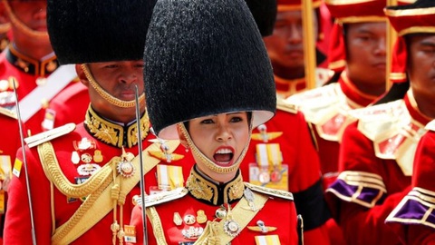 Hoàng quý phi Sineenat được ân xá và đến Đức tránh dịch cùng vua Thái? - Ảnh 4. Hoàng quý phi Sineenat được ân xá và đến Đức tránh dịch cùng vua Thái? - Ảnh 4.
