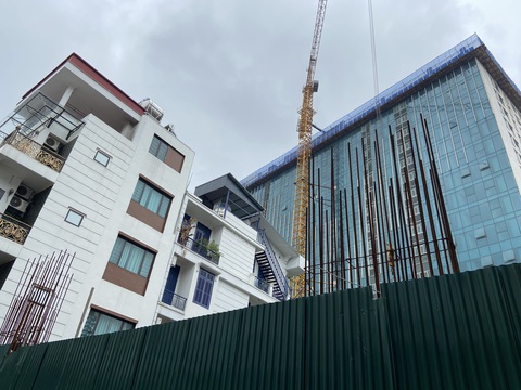 Vụ nhà riêng có 4 tầng hầm: Dùng tiêu chuẩn từ 16 năm trước, đã bị hủy bỏ để cấp phép - Ảnh 3. Vụ nhà riêng có 4 tầng hầm: Dùng tiêu chuẩn từ 16 năm trước, đã bị hủy bỏ để cấp phép - Ảnh 3.