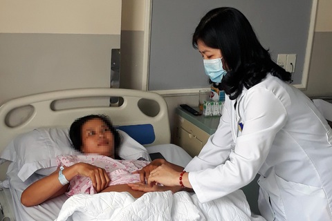 Bóc tách khối u to như thai nhi 30 tuần cho bệnh nhân nữ - Ảnh 1. Bóc tách khối u to như thai nhi 30 tuần cho bệnh nhân nữ - Ảnh 1.