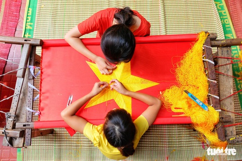 Người trẻ giữ sợi chỉ vàng thêu hồn dân tộc - Ảnh 7. Người trẻ giữ sợi chỉ vàng thêu hồn dân tộc - Ảnh 7.