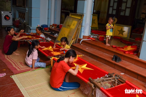 Người trẻ giữ sợi chỉ vàng thêu hồn dân tộc - Ảnh 5. Người trẻ giữ sợi chỉ vàng thêu hồn dân tộc - Ảnh 5.