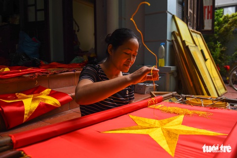 Người trẻ giữ sợi chỉ vàng thêu hồn dân tộc - Ảnh 2. Người trẻ giữ sợi chỉ vàng thêu hồn dân tộc - Ảnh 2.