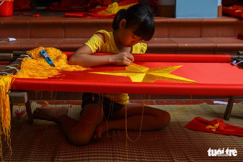 Người trẻ giữ sợi chỉ vàng thêu hồn dân tộc - Ảnh 6. Người trẻ giữ sợi chỉ vàng thêu hồn dân tộc - Ảnh 6.
