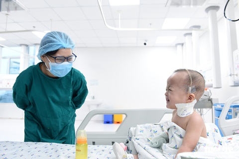 Ngắm nhìn Trúc Nhi - Diệu Nhi ngộ nghĩnh cùng các bài tập tăng sức cơ - Ảnh 2. Ngắm nhìn Trúc Nhi - Diệu Nhi ngộ nghĩnh cùng các bài tập tăng sức cơ - Ảnh 2.
