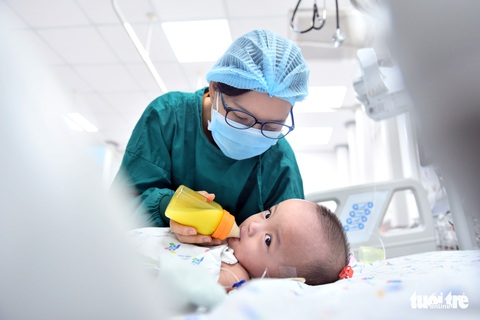 Ngắm nhìn Trúc Nhi - Diệu Nhi ngộ nghĩnh cùng các bài tập tăng sức cơ - Ảnh 10. Ngắm nhìn Trúc Nhi - Diệu Nhi ngộ nghĩnh cùng các bài tập tăng sức cơ - Ảnh 10.