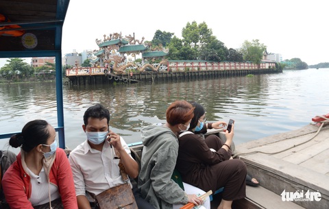 Mùa Vu lan viếng Miếu Nổi Phù Châu 200 tuổi nằm giữa sông Bến Cát - Sài Gòn - Ảnh 5. Mùa Vu lan viếng Miếu Nổi Phù Châu 200 tuổi nằm giữa sông Bến Cát - Sài Gòn - Ảnh 5.