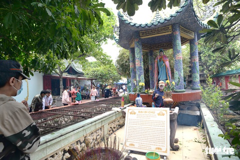 Mùa Vu lan viếng Miếu Nổi Phù Châu 200 tuổi nằm giữa sông Bến Cát - Sài Gòn - Ảnh 10. Mùa Vu lan viếng Miếu Nổi Phù Châu 200 tuổi nằm giữa sông Bến Cát - Sài Gòn - Ảnh 10.