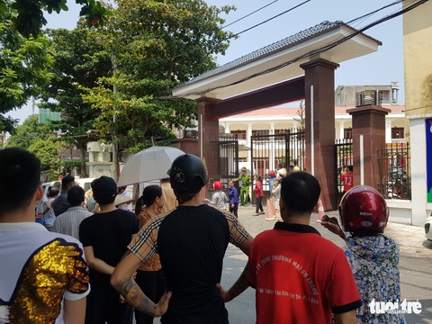 Sạt lở đất ở Việt Trì, 4 người tử vong - Ảnh 2. Sạt lở đất ở Việt Trì, 4 người tử vong - Ảnh 2.