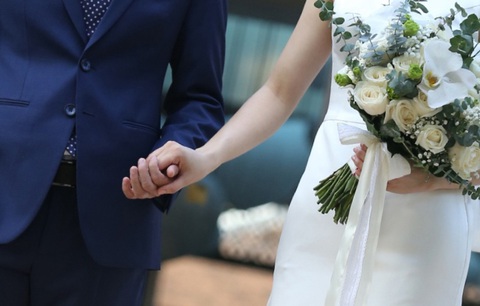 Ly hôn chồng, tôi đăng thông báo để mọi người tôn trọng - Ảnh 1. Ly hôn chồng, tôi đăng thông báo để mọi người tôn trọng - Ảnh 1.