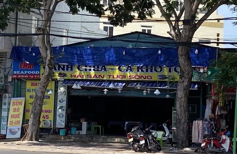 Phạt quán Thuyền Chài 10 triệu đồng vì kinh doanh không phép - Ảnh 3. Phạt quán Thuyền Chài 10 triệu đồng vì kinh doanh không phép - Ảnh 3.