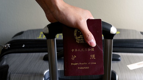 Mỹ tước 1.000 thị thực công dân Trung Quốc dính líu quân đội Trung Quốc - Ảnh 1. Mỹ tước 1.000 thị thực công dân Trung Quốc dính líu quân đội Trung Quốc - Ảnh 1.