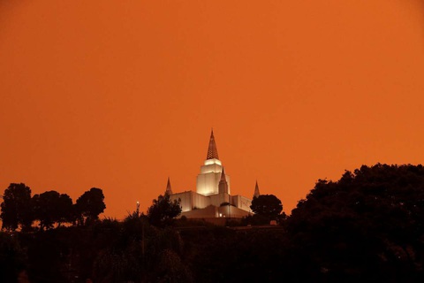 Bầu trời vùng Bay Area, California rực màu cam lửa - Ảnh 5. Bầu trời vùng Bay Area, California rực màu cam lửa - Ảnh 5.