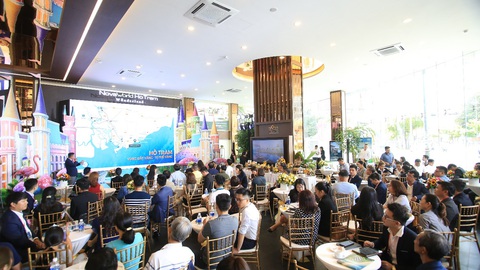 Nên giữ tiền mặt hay xuống tiền cho bất động sản thời điểm này? - Ảnh 1. Nên giữ tiền mặt hay xuống tiền cho bất động sản thời điểm này? - Ảnh 1.