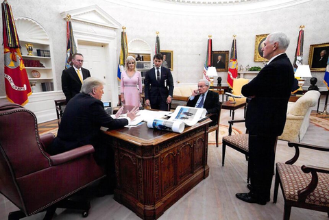 Ông Trump đá xoáy nhà báo lớn của Mỹ viết sách chân dung mình - Ảnh 2. Ông Trump đá xoáy nhà báo lớn của Mỹ viết sách chân dung mình - Ảnh 2.