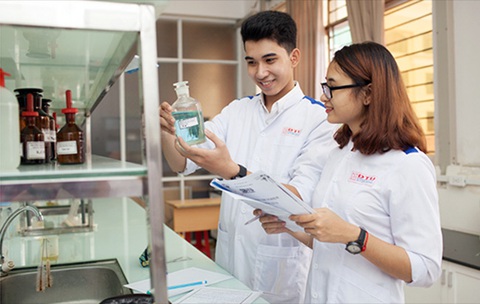 Lộ trình hiện thực hóa ước mơ trở thành dược sĩ - Ảnh 3. Lộ trình hiện thực hóa ước mơ trở thành dược sĩ - Ảnh 3.