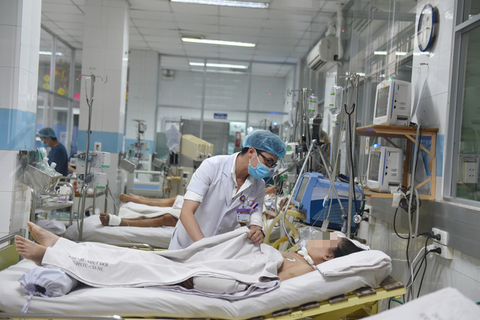 TP.HCM phát hiện bệnh nhân thứ 10 ngộ độc patê Minh Chay - Ảnh 1. TP.HCM phát hiện bệnh nhân thứ 10 ngộ độc patê Minh Chay - Ảnh 1.