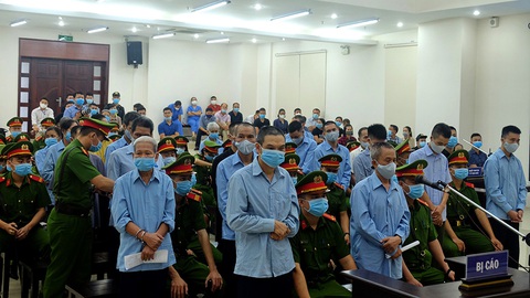 Vụ án Đồng Tâm: Các bị cáo xin giảm án và xin lỗi gia đình 3 cảnh sát hi sinh - Ảnh 1. Vụ án Đồng Tâm: Các bị cáo xin giảm án và xin lỗi gia đình 3 cảnh sát hi sinh - Ảnh 1.
