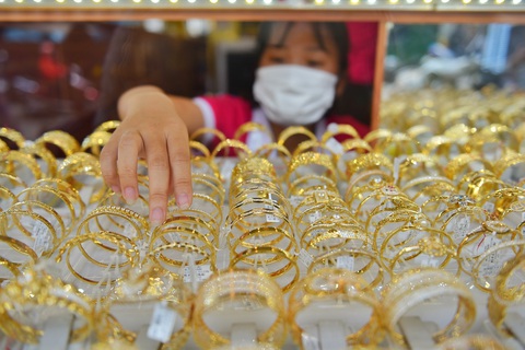 Giá vàng thế giới về sát ngưỡng 1.900 USD/ounce, trong nước giảm nhẹ - Ảnh 1. Giá vàng thế giới về sát ngưỡng 1.900 USD/ounce, trong nước giảm nhẹ - Ảnh 1.
