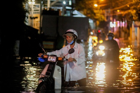 Vào cao điểm mưa bão, Biển Đông có thể bão dồn dập - Ảnh 1. Vào cao điểm mưa bão, Biển Đông có thể bão dồn dập - Ảnh 1.