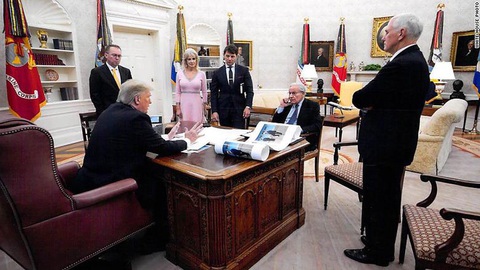 Cơn thịnh nộ: Sách mới về Trump gây bão nhờ COVID-19 - Ảnh 1. Cơn thịnh nộ: Sách mới về Trump gây bão nhờ COVID-19 - Ảnh 1.