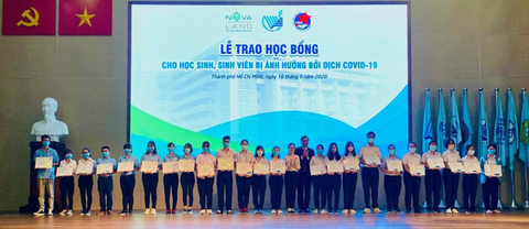 Tập đoàn NVL trao hàng trăm học bổng nhân dịp khai giảng năm học mới - Ảnh 1. Tập đoàn NVL trao hàng trăm học bổng nhân dịp khai giảng năm học mới - Ảnh 1.